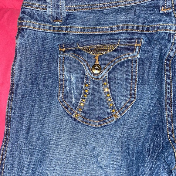 🤎📸Women’s Jean Baby Phat Capris with gold accents 😋🤩 - Picture 3 of 6
